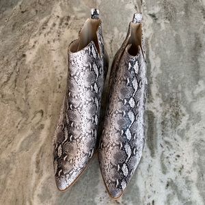 Python Print Booties - Size 8 - NWT